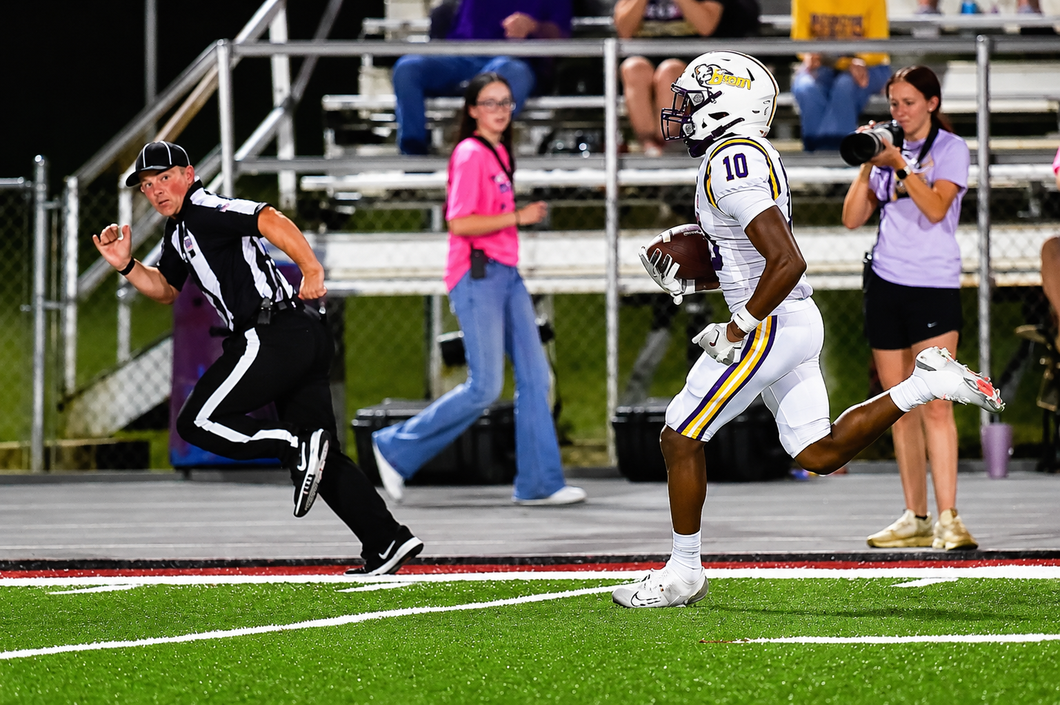 Donte Lott Football Action | Buffalo High School | Class of 2027 Donte Lott carries the football in open field for Buffalo High School during a varsity football game in Texas.