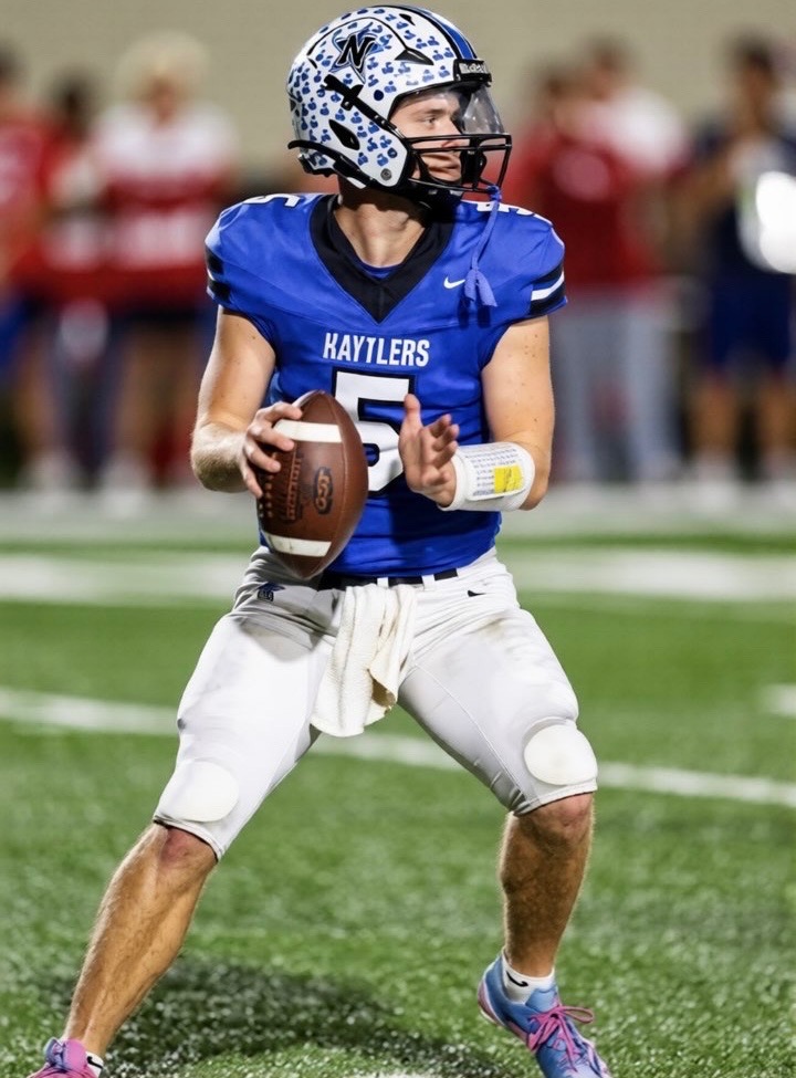 Jace Jablonski dropping back to pass during a Navasota Rattlers football game
